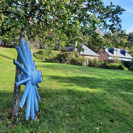 Les Petits Matins Bleus - Chambres D'Hotes "Les Pommiers" Sainte-Marguerite-de-Viette ภายนอก รูปภาพ